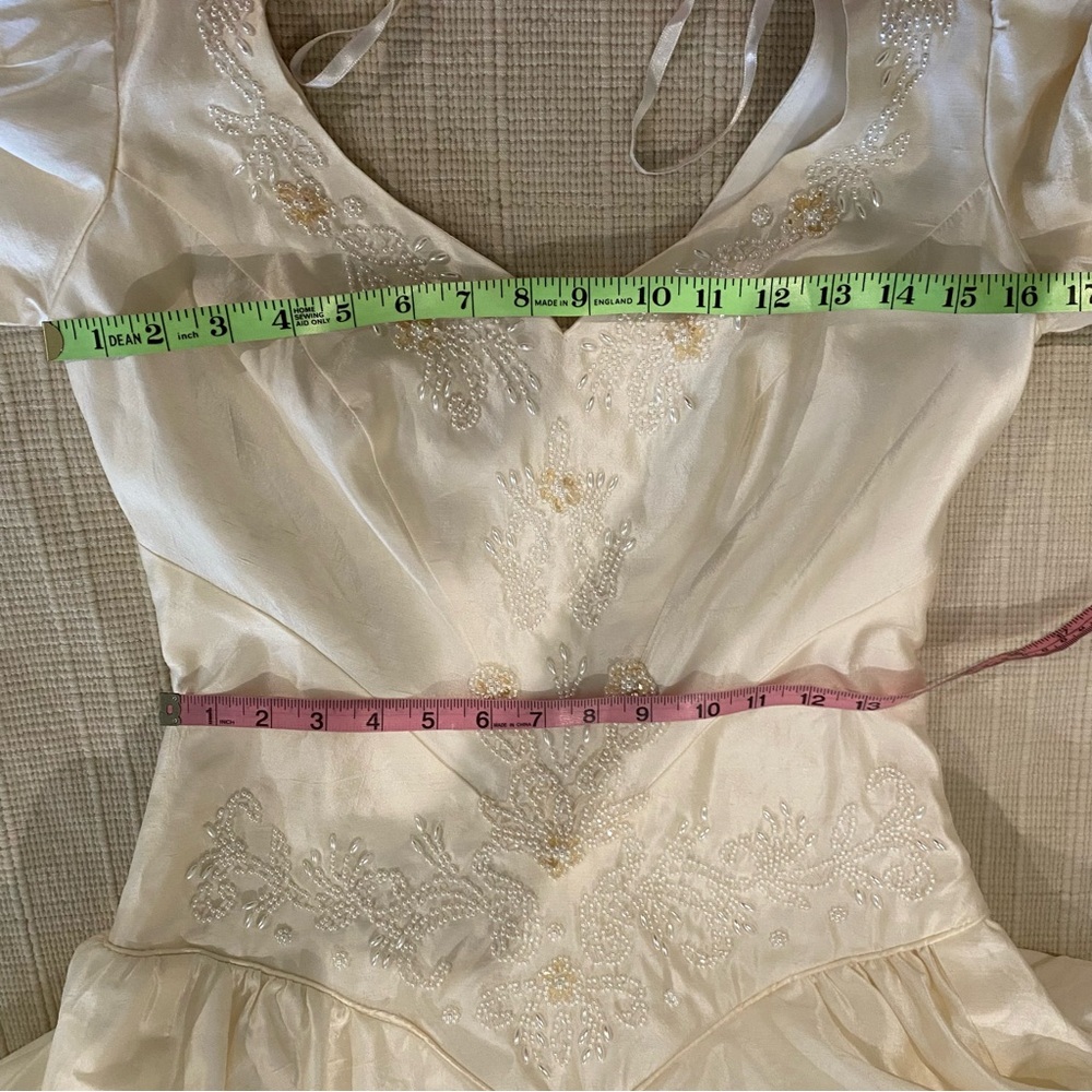 100% silk vintage Ivory Bridal Gown with straps with beaded bodice - Picture 13 of 16